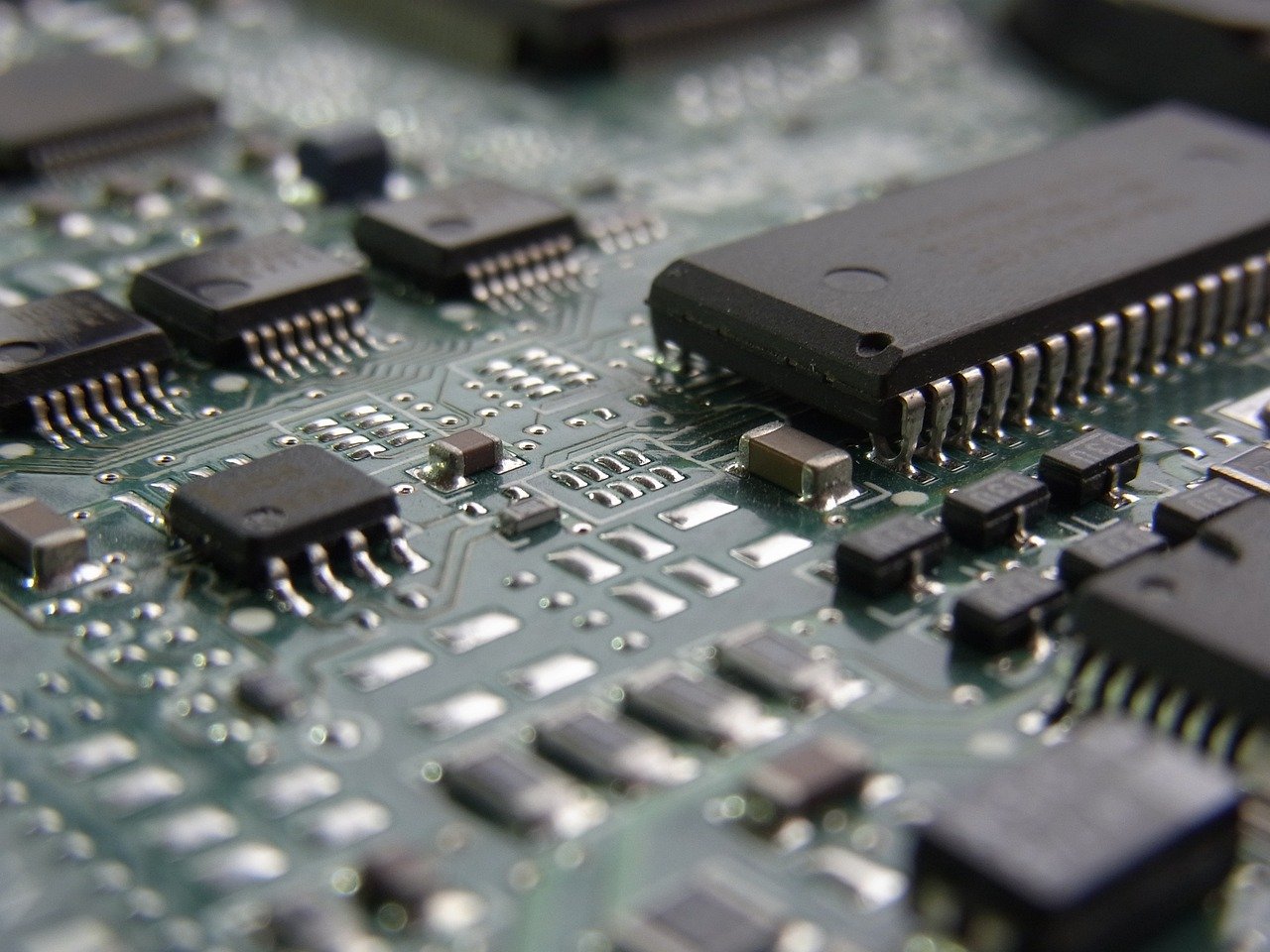 India Launches Its First AI-Powered Semiconductor Fab in Gujarat